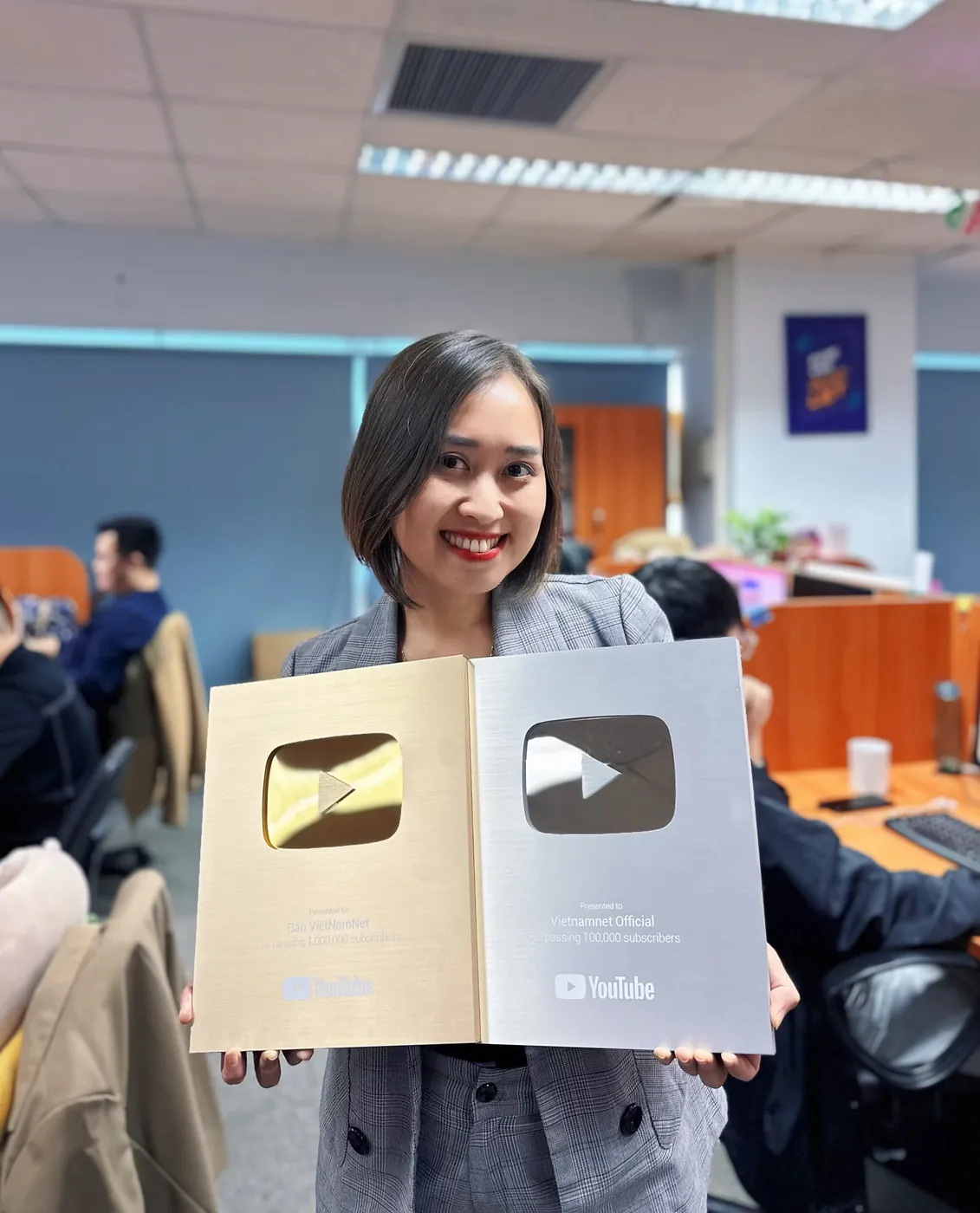 Nút Vàng và Nút Bạc YouTube của kênh Báo VietNamNet, Vietnamnet Official