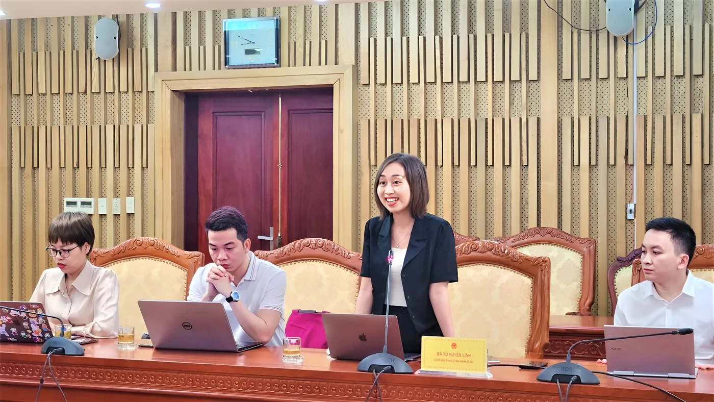 Vũ Huyền Linh phát biểu tại buổi làm việc